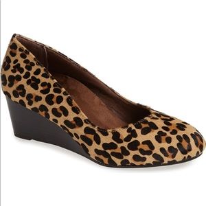 Vionic Antonia Leopard Wedge Pumps - 7 US